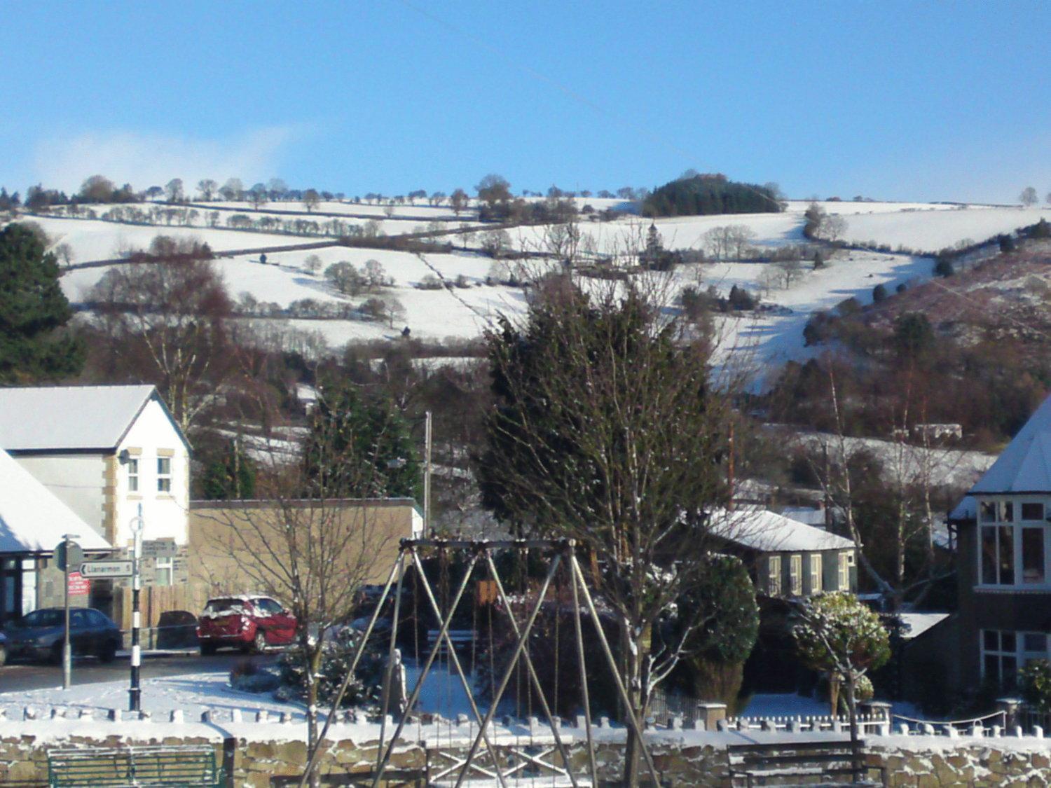 Llansantffraid Glyn Ceiriog Oyo Glyn Valley Hotel מראה חיצוני תמונה